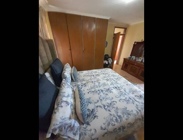 3 BEDROOM HOUSE FOR SALE IN DERSLEY